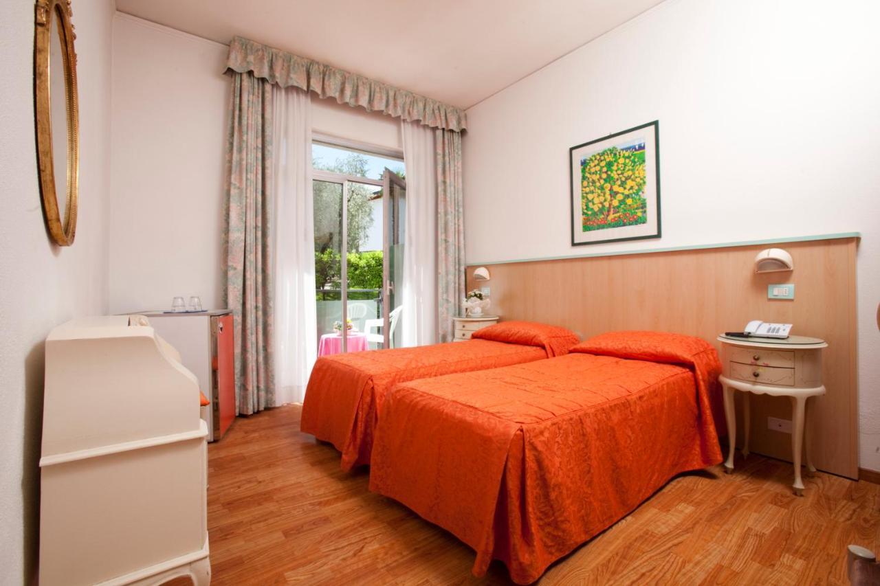 Hotel Residence Rely Brenzone sul Garda Cameră foto